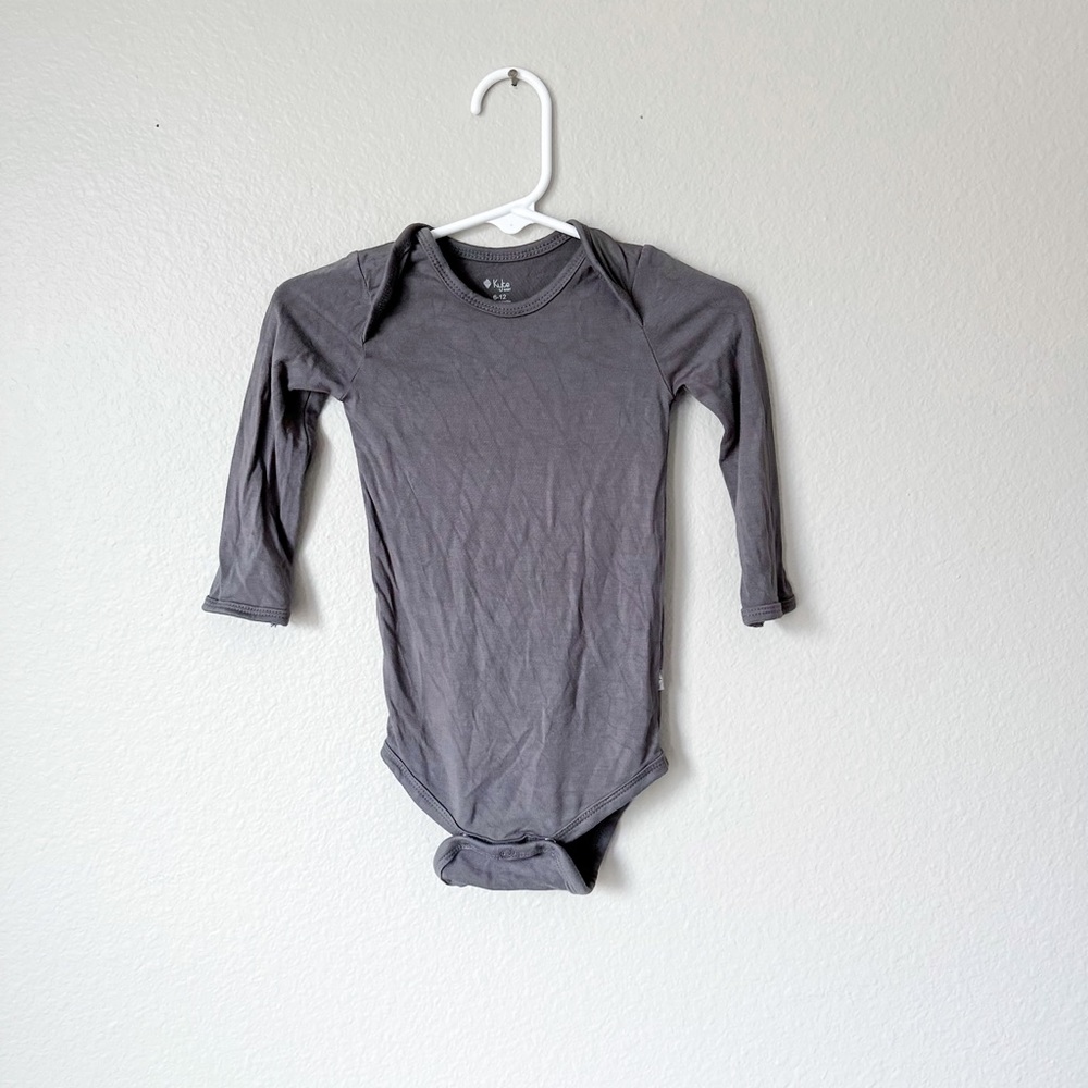 6-12M Kyte Baby bodysuit